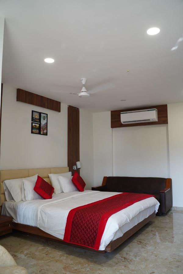 Leela Bizotel Junagadh Extérieur photo