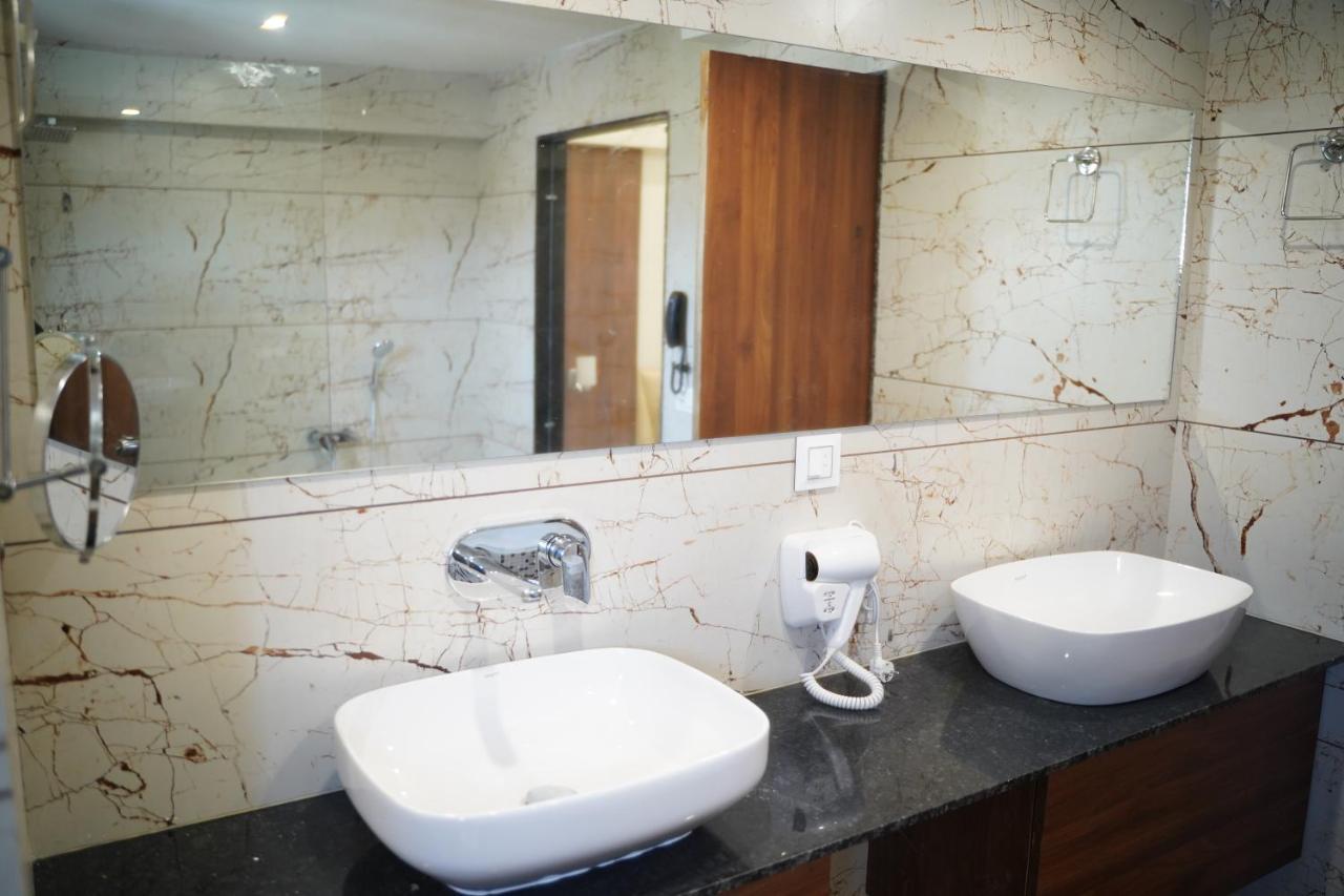 Leela Bizotel Junagadh Extérieur photo