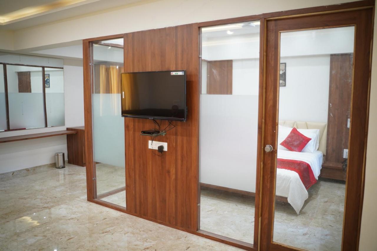 Leela Bizotel Junagadh Extérieur photo