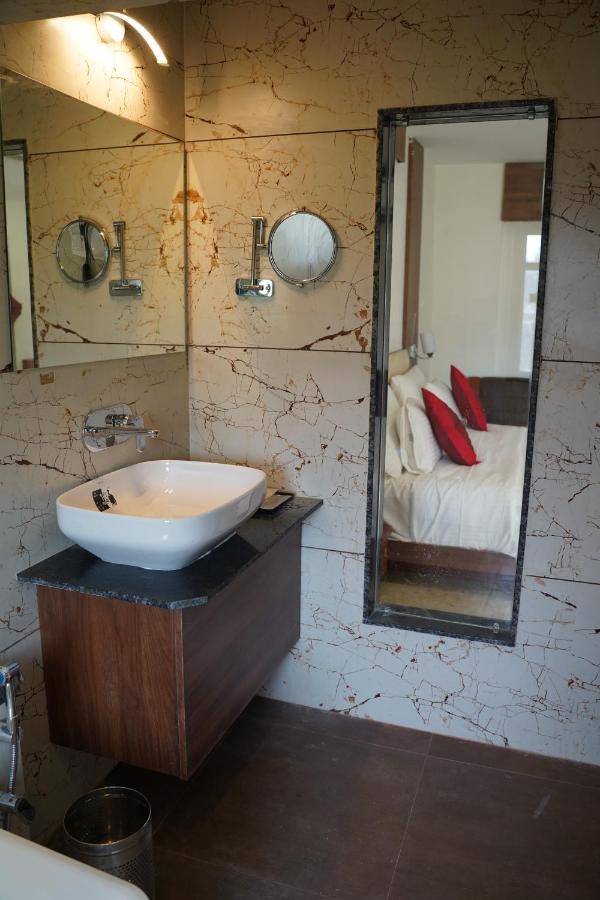 Leela Bizotel Junagadh Extérieur photo