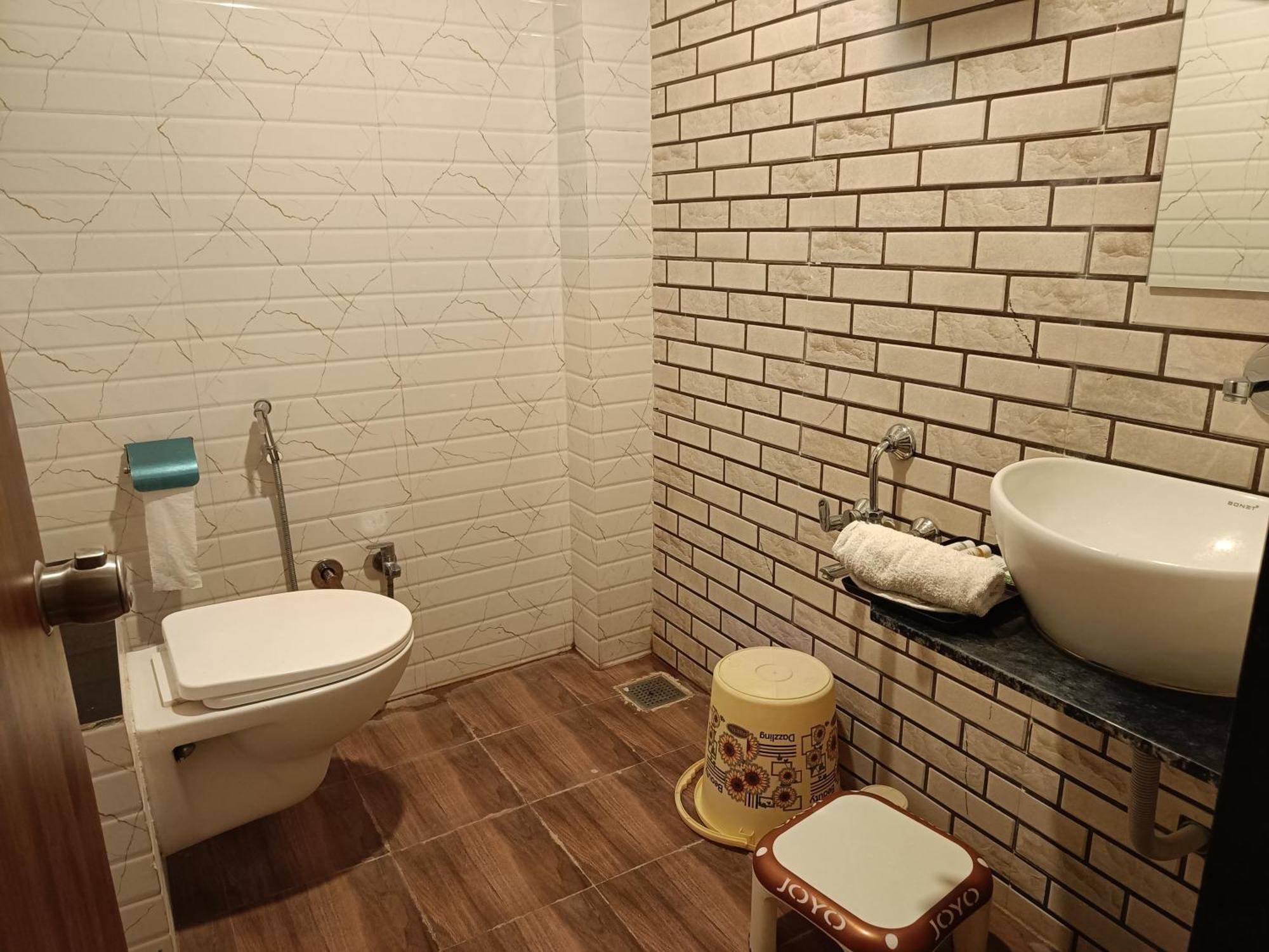 Leela Bizotel Junagadh Chambre photo